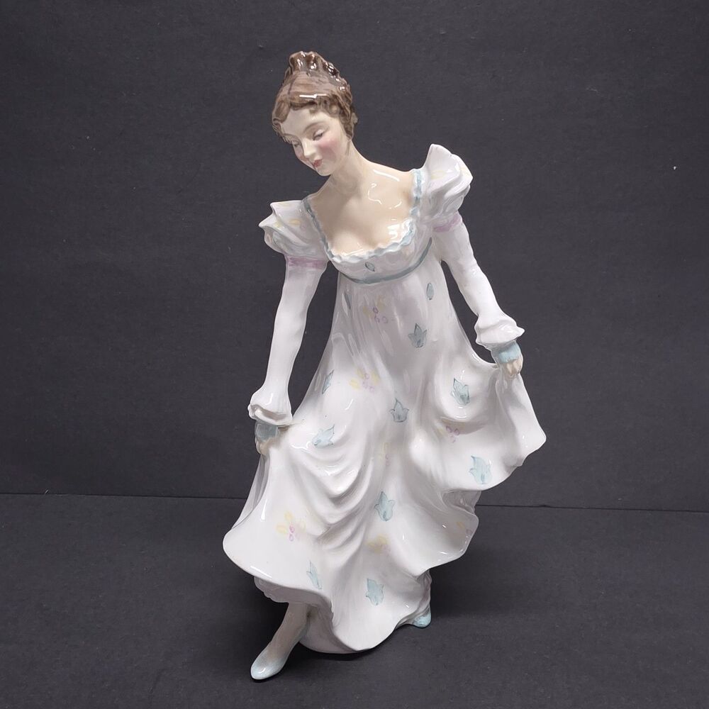 ROYAL DOULTON MINUET 1948 Lady Figurine HN2019 Vintage Victorian Style